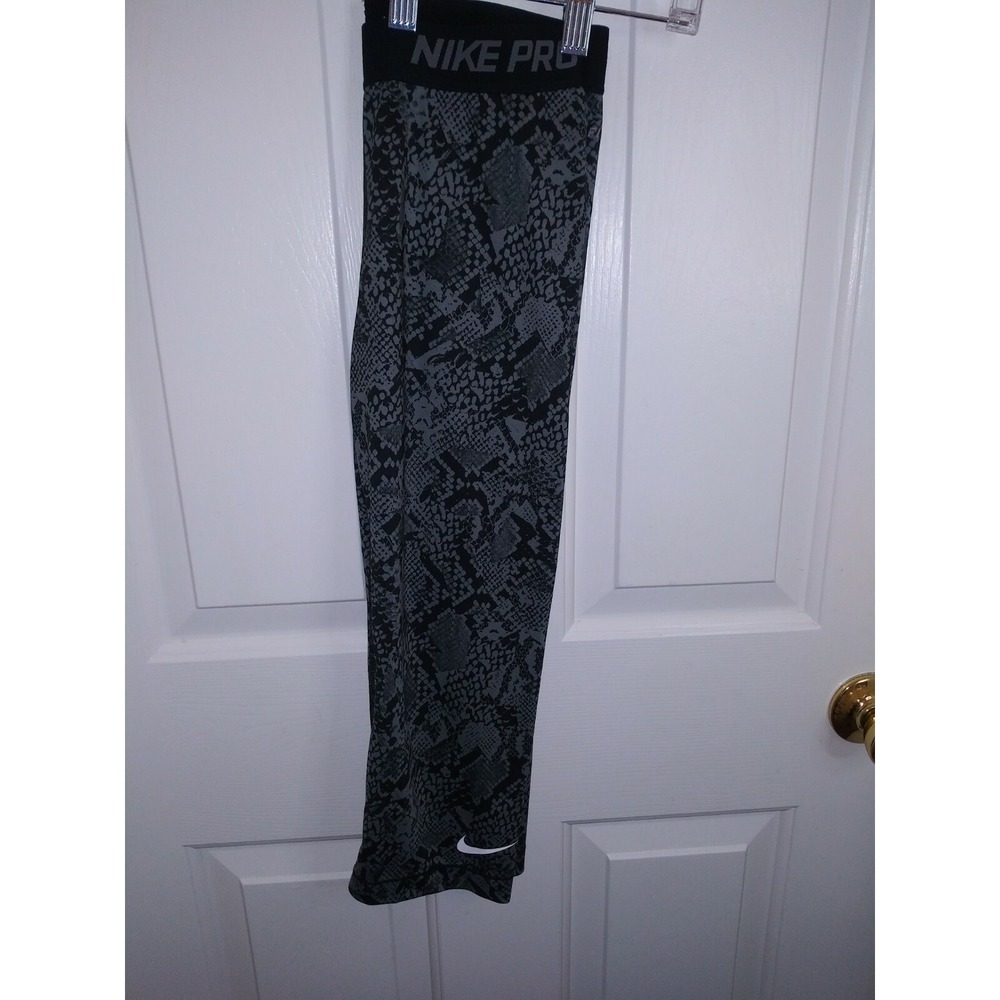 Nike Women Pro Training Dri-Fit Heights Vixen Capri Black Grey Snake Tight Small